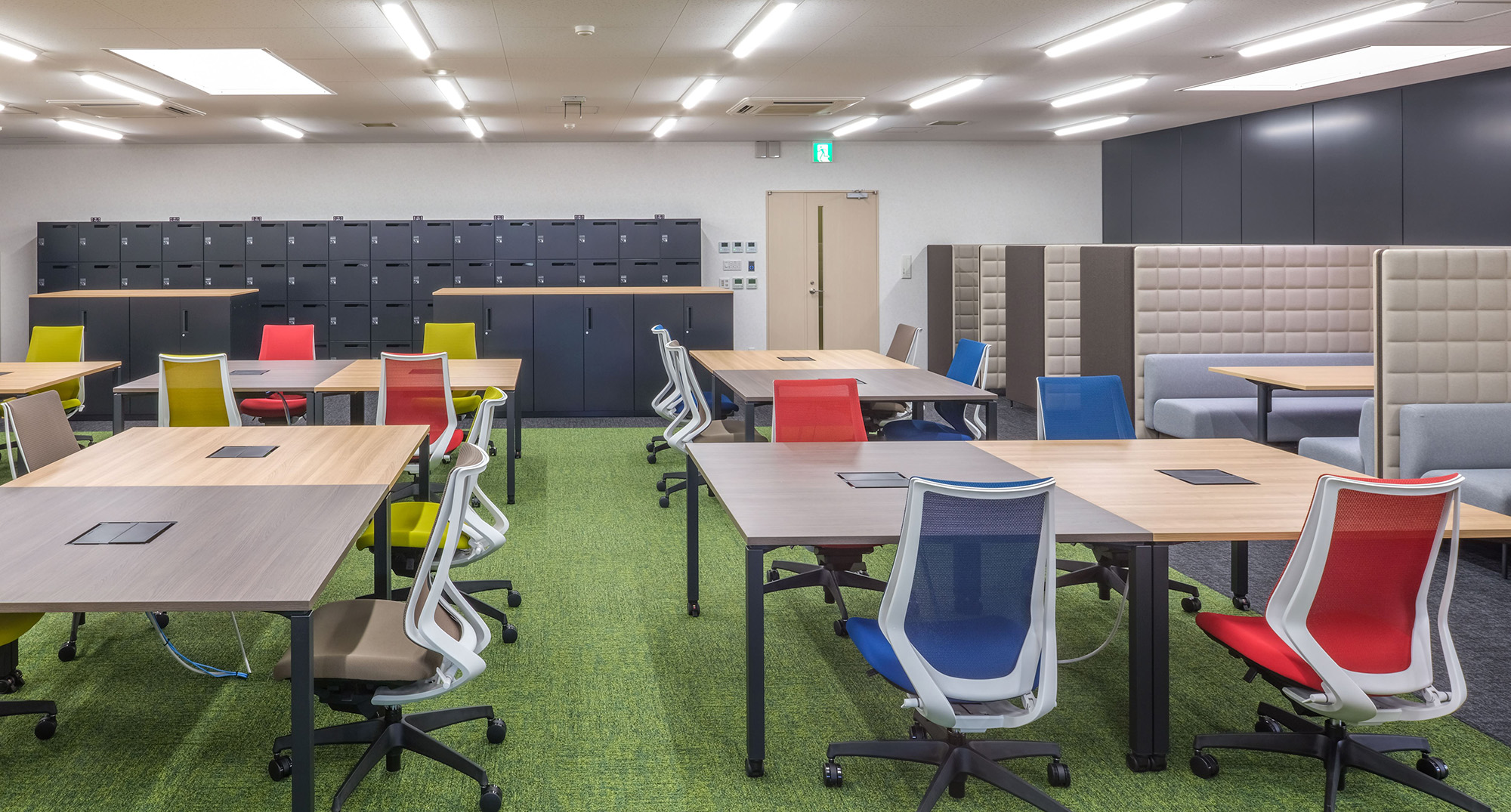 【働き方の変化はありましたか?】<br>→  出会いを生む座席設計でコミュニケーションが生まれた